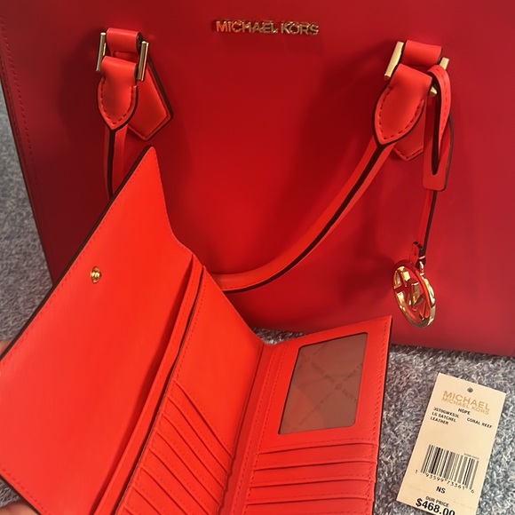 Cartera súper hermosa y en excelente condiciones Michael Kors bello color - Picture 3 of 4